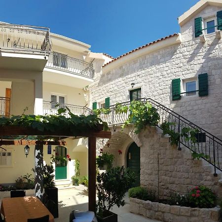 Apartments Dvor - Ap1, Ap2, Ap3 Baska Voda Luaran gambar