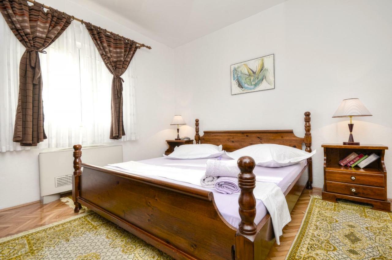 Apartments Dvor - Ap1, Ap2, Ap3 Baska Voda Luaran gambar
