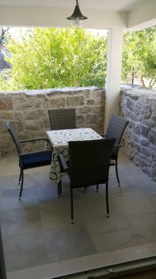 Apartments Dvor - Ap1, Ap2, Ap3 Baska Voda Luaran gambar