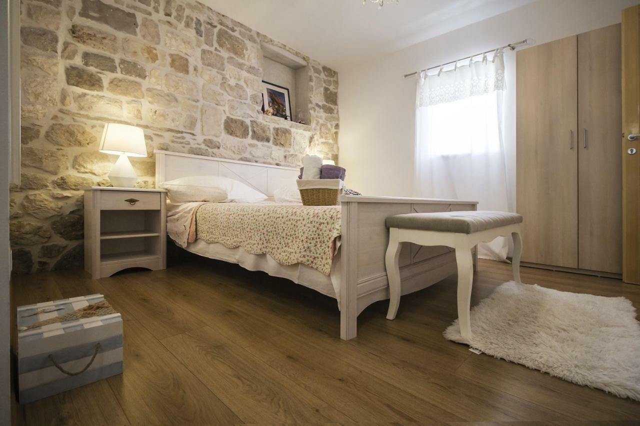 Apartments Dvor - Ap1, Ap2, Ap3 Baska Voda Luaran gambar