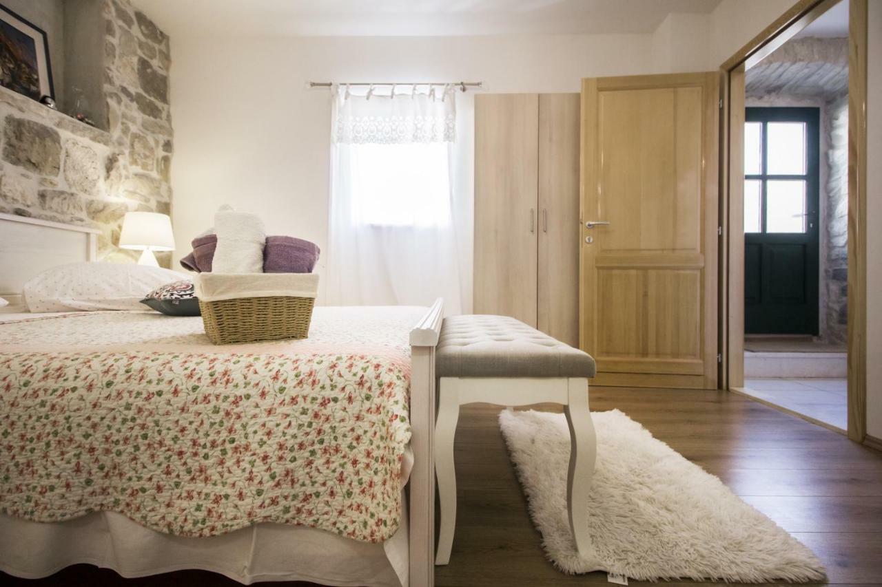 Apartments Dvor - Ap1, Ap2, Ap3 Baska Voda Luaran gambar
