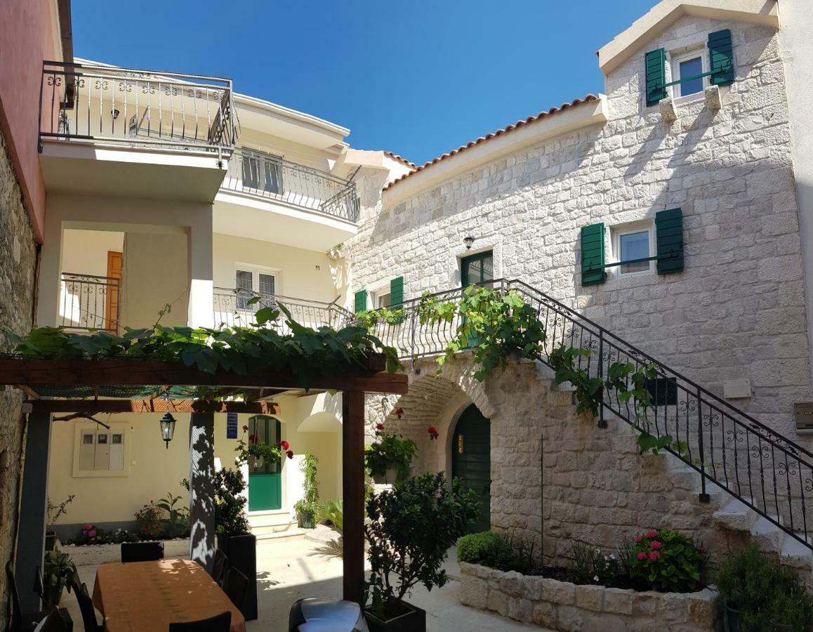 Apartments Dvor - Ap1, Ap2, Ap3 Baska Voda Luaran gambar